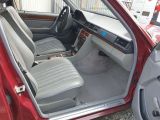 Mercedes-Benz E 200E 200 Automatik bei Gebrauchtwagen.expert - Abbildung (5 / 13)